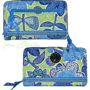 Vera Bradley Doodle Daisy Wallet Blue Green Floral Zip Around Turn Lock